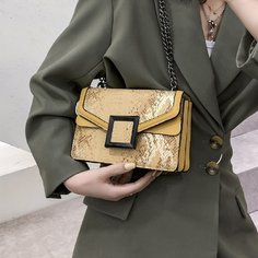 Сумка на плечо с цепочкой и змеиным тиснением Shein