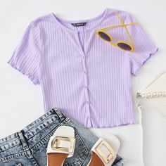 Трикотажная футболка с оригинальной отделкой и пуговицами Shein