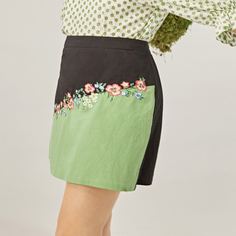 Контрастная юбка размера плюс с цветочной вышивкой Shein