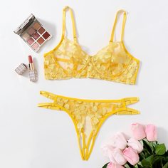 Комплект нижнего белья с вышивкой на косточках Shein