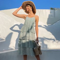 Многослойное платье на бретельках с цветочным принтом Shein