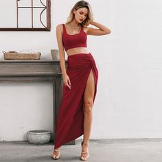 Однотонная короткая майка и юбка с драпировкой Shein