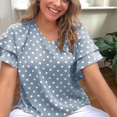 Топ размера плюс в горошек с оборкой и застежкой сзади Shein