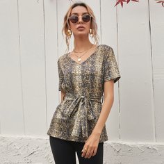 Футболка с поясом и змеиным узором Shein