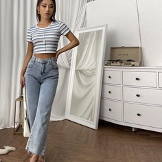 Короткая футболка в полоску с пуговицами Shein