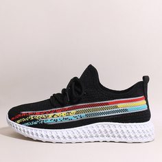 Трикотажные кроссовки в полоску на шнурках Shein