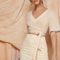 Однотонная футболка с узлом сдази Shein