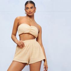 Однотонный топ без бретелек и шорты Shein