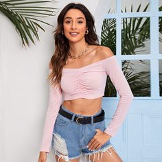 Кроп топ с открытыми плечами и сборкой Shein