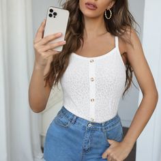 Укороченный топ с пуговицами Shein