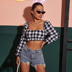 Короткий топ в клетку с оборкой Shein