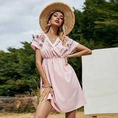 Платье с цветочной вышивкой и v-образным воротником Shein