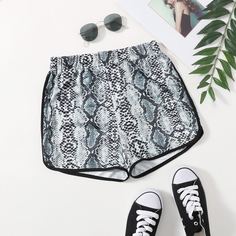 Контрастная отделка змеиный принт Повседневный Шорты Shein