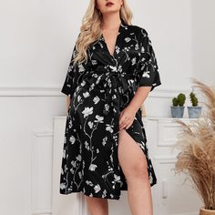 Атласный ночной халат размера плюс с поясом и цветочным принтом Shein