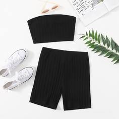 Однотонный топ без бретелек и трикотажные байкерские шорты Shein
