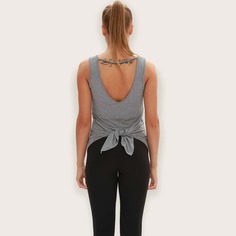 однотонный спортивный топ с узлом сзади Shein