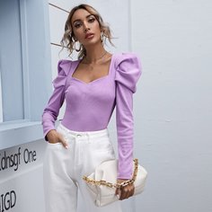 Футболка с воротником-сердечком и оригинальным рукавом Shein