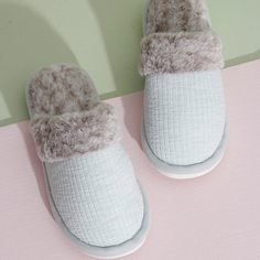 Контрастные плюшевые шлепанцы Shein