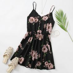Платье на бретелях с цветочным принтом Shein