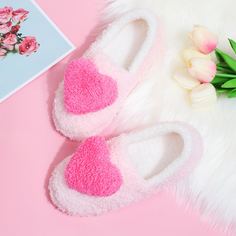 Плюшевые шлепанцы с декором сердечка Shein