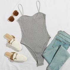 Однотонное трикотажное боди на бретелях Shein