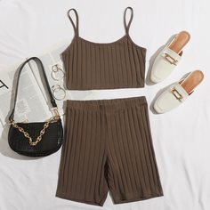 Вязаная майка и байкерские шорты в рубчик Shein