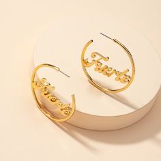 Открытые серьги-кольца с текстовым декором Shein