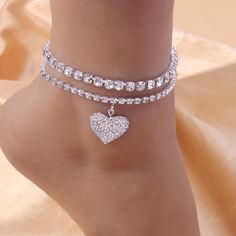 2шт Браслет со стразами в форме сердца Shein