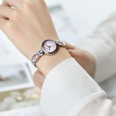 Круглые стрелочные кварцевые часы со стразами Shein