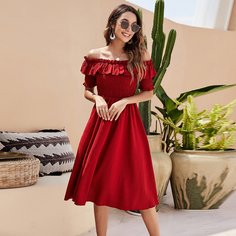 Платье с открытыми плечами Shein