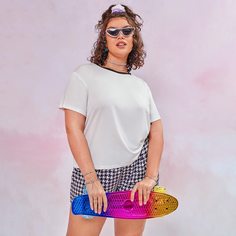 Футболка размера плюс с контрастной отделкой и шорты с узором "хаундстут Shein