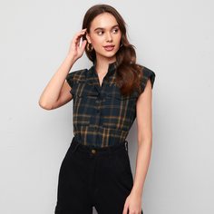 Блузка в клетку с карманом и подплечниками Shein