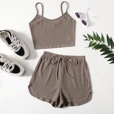 Вязаная кроп майка и шорты с узлом Shein
