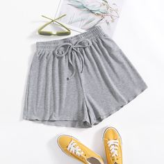 Однотонные шорты с узлом Shein