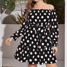 Платье размера плюс с открытыми плечами и поясом в корошек Shein