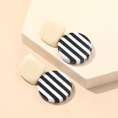 Геометрические серьги из смолы Shein