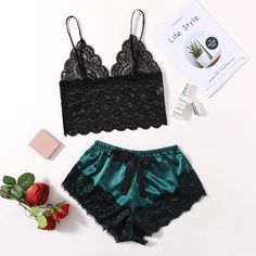 Топ с цветочным кружевом и атласные шорты Shein