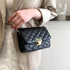 Стеганая сумка через плечо на цепочке Shein