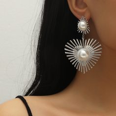 Серьги-подвески с декором сердечка и искусственными жемчугами Shein