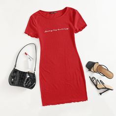 Трикотажное платье с вышивкой Shein