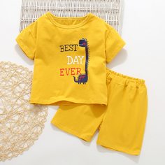 Шорты и футболка с текстовым, мультипликационным принтом для мальчиков Shein