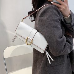 Сумка на плечо с металлическим декором Shein