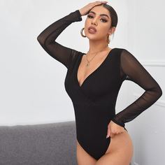 Боди с сетчатым рукавом и v-образным воротником Shein