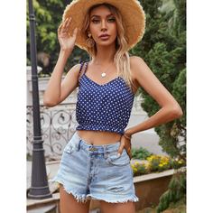 Топ на подтяжках с оборками по краю и узлом в горошек Shein