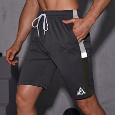 Спортивный Мужские спортивные шорты Shein