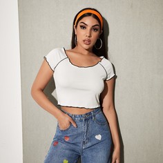 Трикотажная короткая футболка с оригинальной отделкой Shein