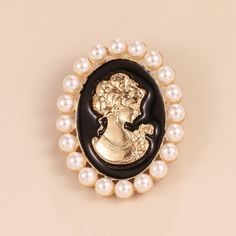 Брошь в графической форме с искусственным жемчугом Shein