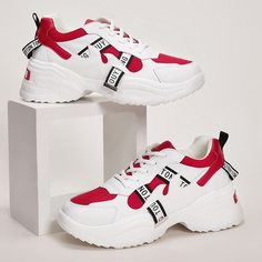 Кроссовки на массивной подошве на шнурке Shein