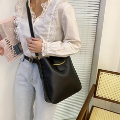 Минималистичная сумка через плечо Shein