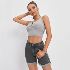 Джинсовые шорты с карманом Shein